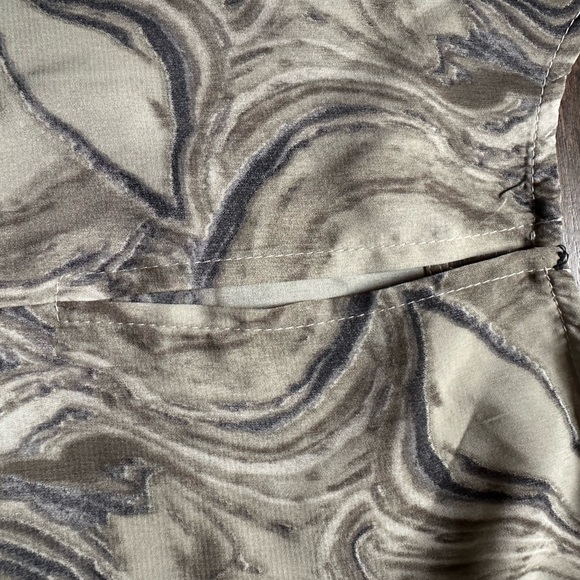 SHEIN Swirl Pattern Puff Sleeve Blouse (Size L) - Picture 4 of 9